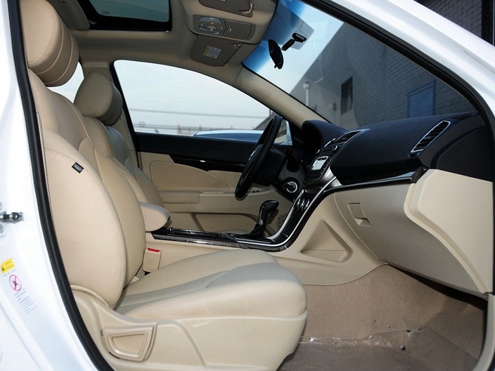 睿骋 2013款 2.0L 自动豪华型 京V车厢座椅图片