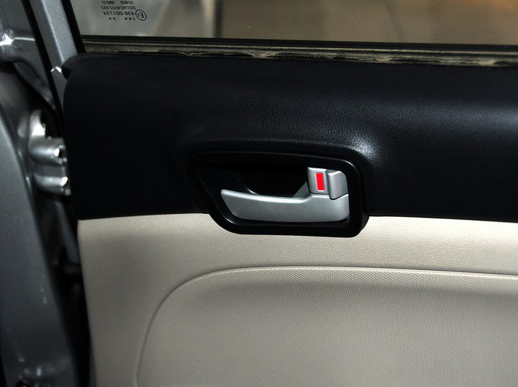 悦翔V3 2012款 1.3L 手动舒适型 国IV车厢座椅图片
