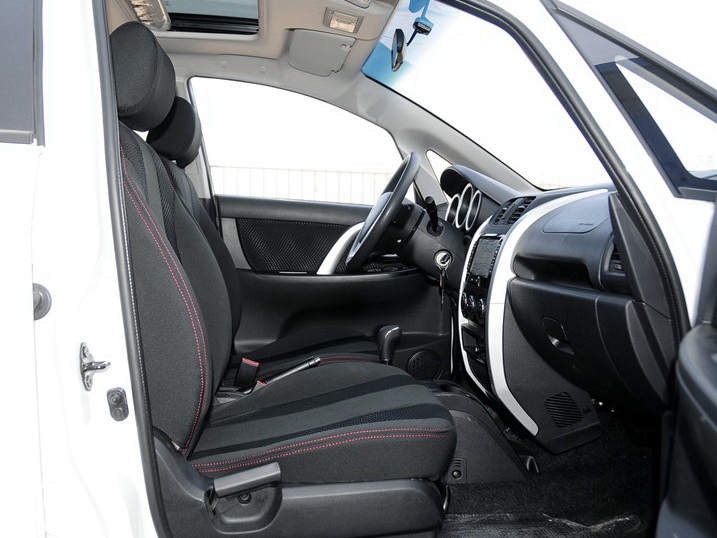 长安CX20 2014款 1.4L IMT天窗导航版 京V车厢座椅图片