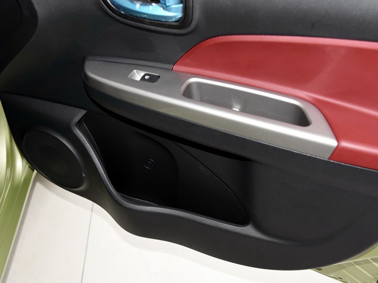 奔奔 2015款 1.4L 手动天窗版 国IV车厢座椅图片