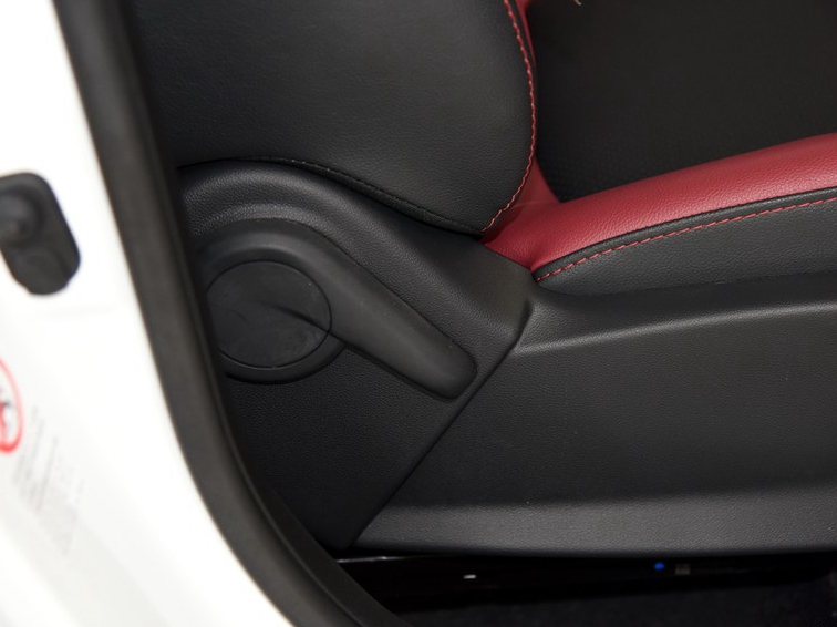 逸动 2015款 XT 1.6L 手动致酷型 国V车厢座椅图片
