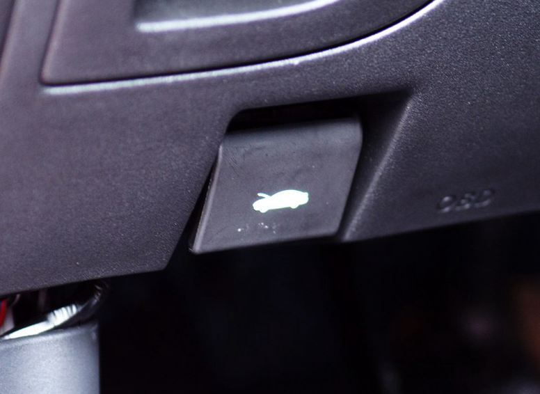 传祺GA3 2013款 1.6L 手动豪华ESP版中控方向盘图片