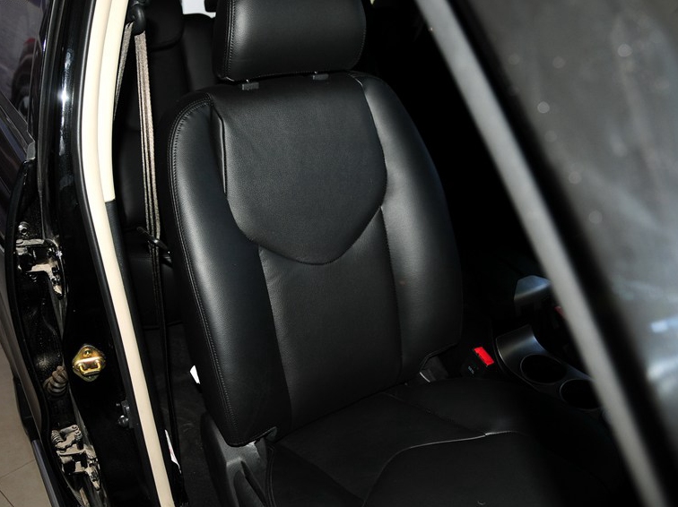 奥轩GX5 2012款 2.0L 手动汽油两驱天窗版车厢座椅图片