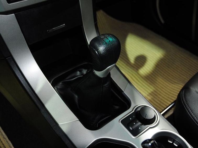 奥轩GX5 2012款 2.4L 手动汽油四驱天窗版图片