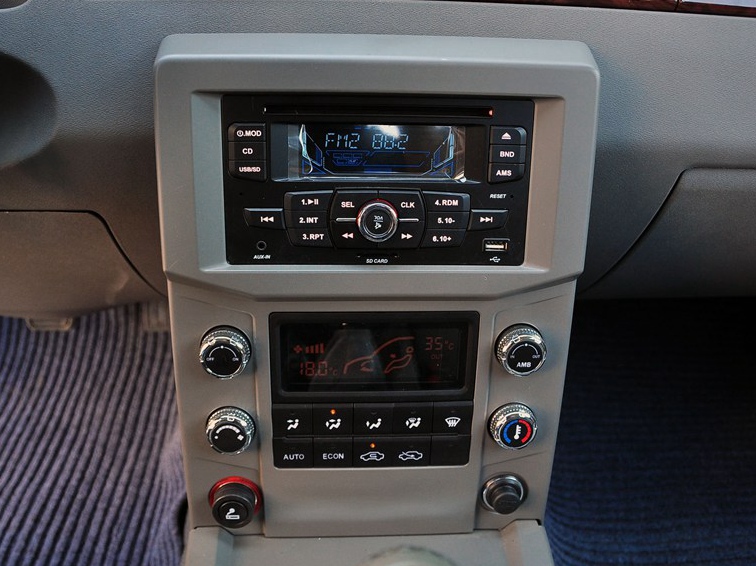 龙威 2013款 2.4L 汽油标准型 四驱中控方向盘图片