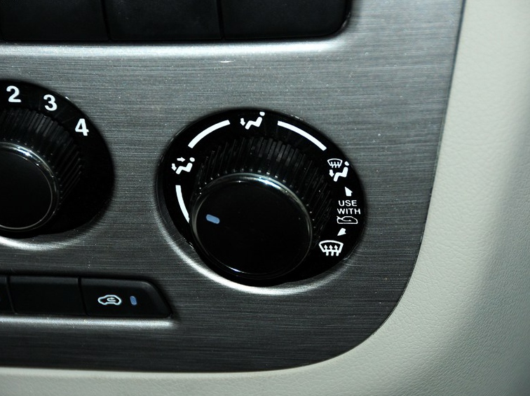 金牛星 2011款 1.3L舒适型中控方向盘图片