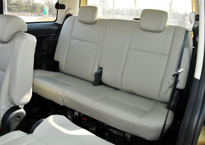 欧诺 2015款 1.5L金欧诺豪华型车厢座椅图片