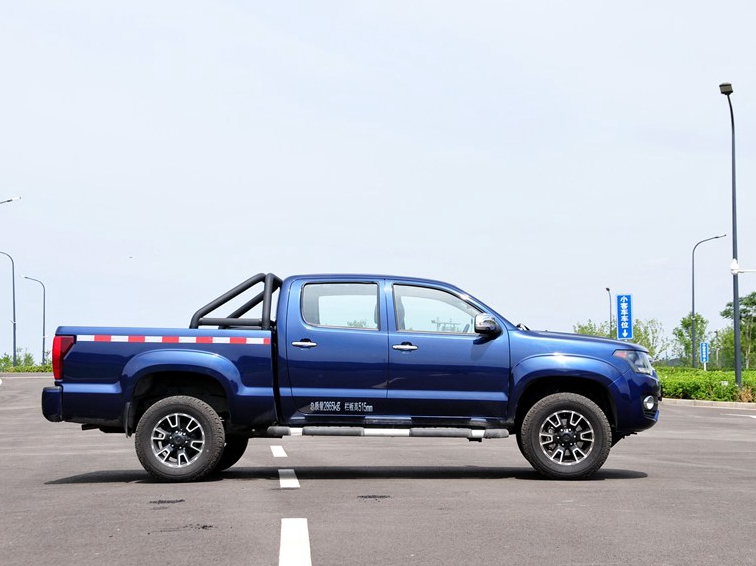 黄海N2 2015款 2.8T四驱柴油 至尊版车身外观图片