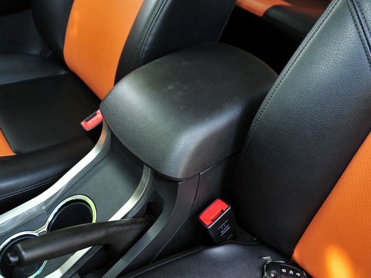 黄海N2 2015款 2.8T四驱柴油 至尊版车厢座椅图片