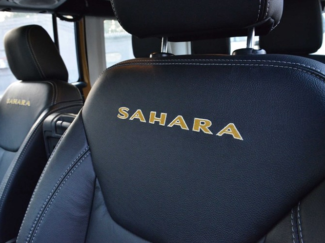牧马人 2013款 3.6L 四门版 Sahara车厢座椅图片