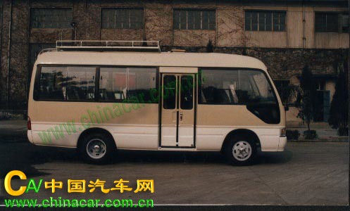 华西牌CDL6700C1型客车图片2