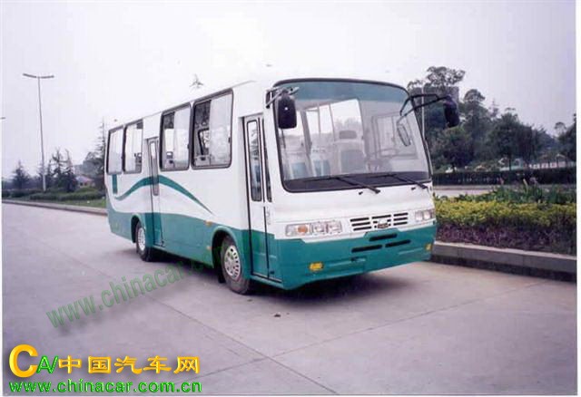 华西牌CDL6790A2型客车图片1