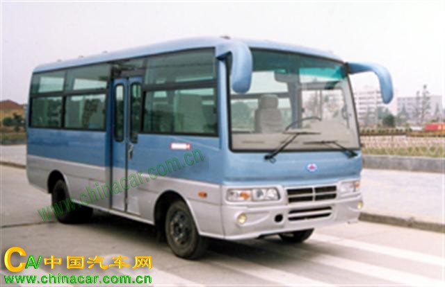 山西牌SXK6600-1型轻型客车图片1