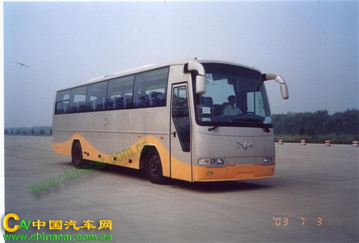 沈飞牌SFQ6100EF5旅游客车图片1