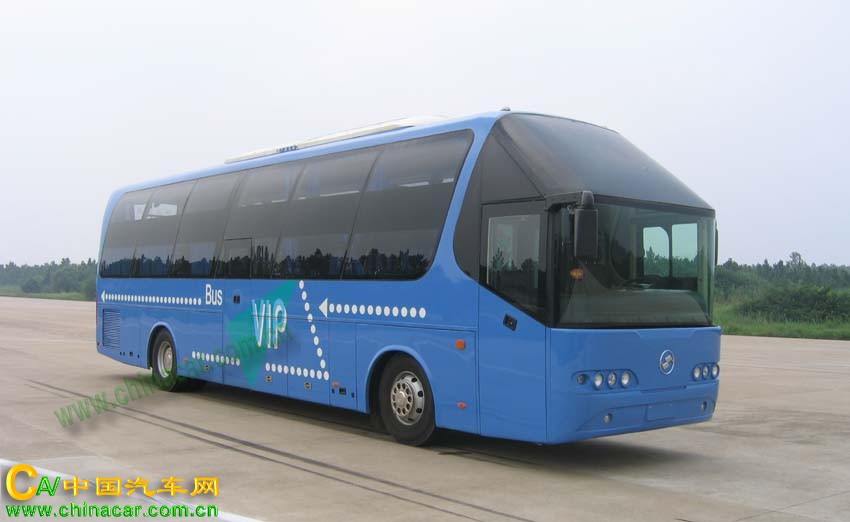 陕汽牌SX6127W型卧铺客车图片1