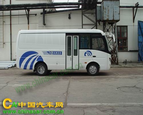 宇通牌ZK5040XXY1型厢式运输车图片3