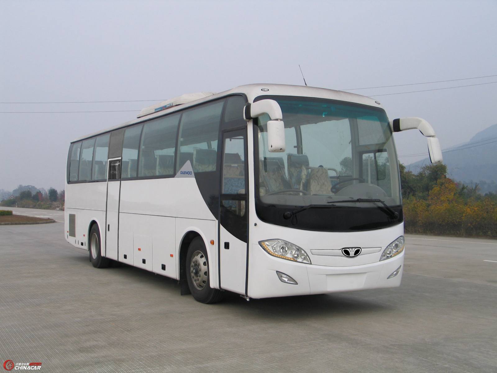 桂林大宇牌GDW6115HKD1型客车图片2