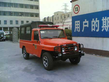 北京牌BJ5030XXF2型通讯指挥消防车图片