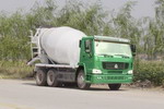 豪泺牌ZZ5257GJBN3241型混凝土搅拌运输车