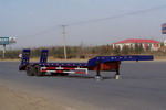 铁龙12.6米12.5吨低平板半挂车(THD9201D)