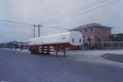 陆氏牌LSX9401GYY型运油半挂车图片