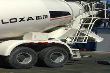 欧曼牌BJ5259GJB-XB型混凝土搅拌运输车图片