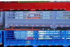 解放牌CA5250CCYP1K2L7T3E5A80-1型仓栅式运输车图片