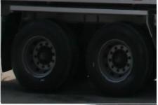 醒狮牌SLS9352GFW型腐蚀性物品罐式运输半挂车图片